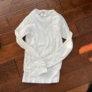 Athleta long sleeved white shirt EUC